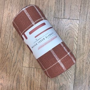NWT woven throw blanket
